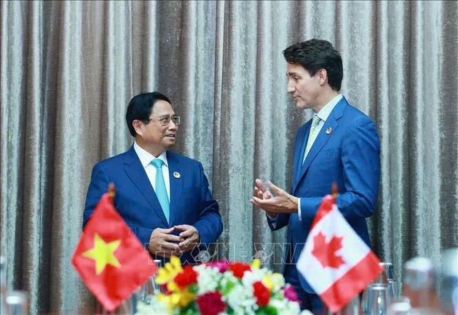 Vietnamese Prime Minister meets with Canadian counterpart in Vientiane